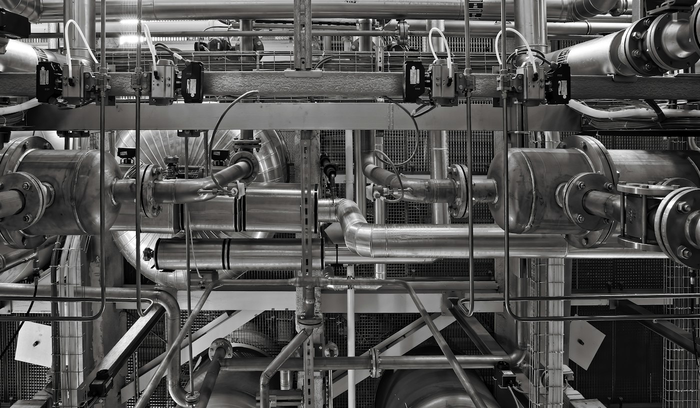 Manifold of steel pipework and valves